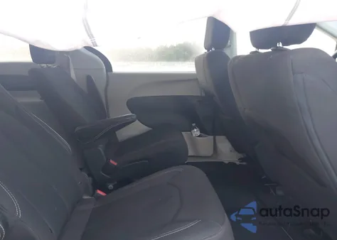 2023 Chrysler Voyager Lx z USA, uszkodzony, nr VIN 2C4RC1CG0PR529817